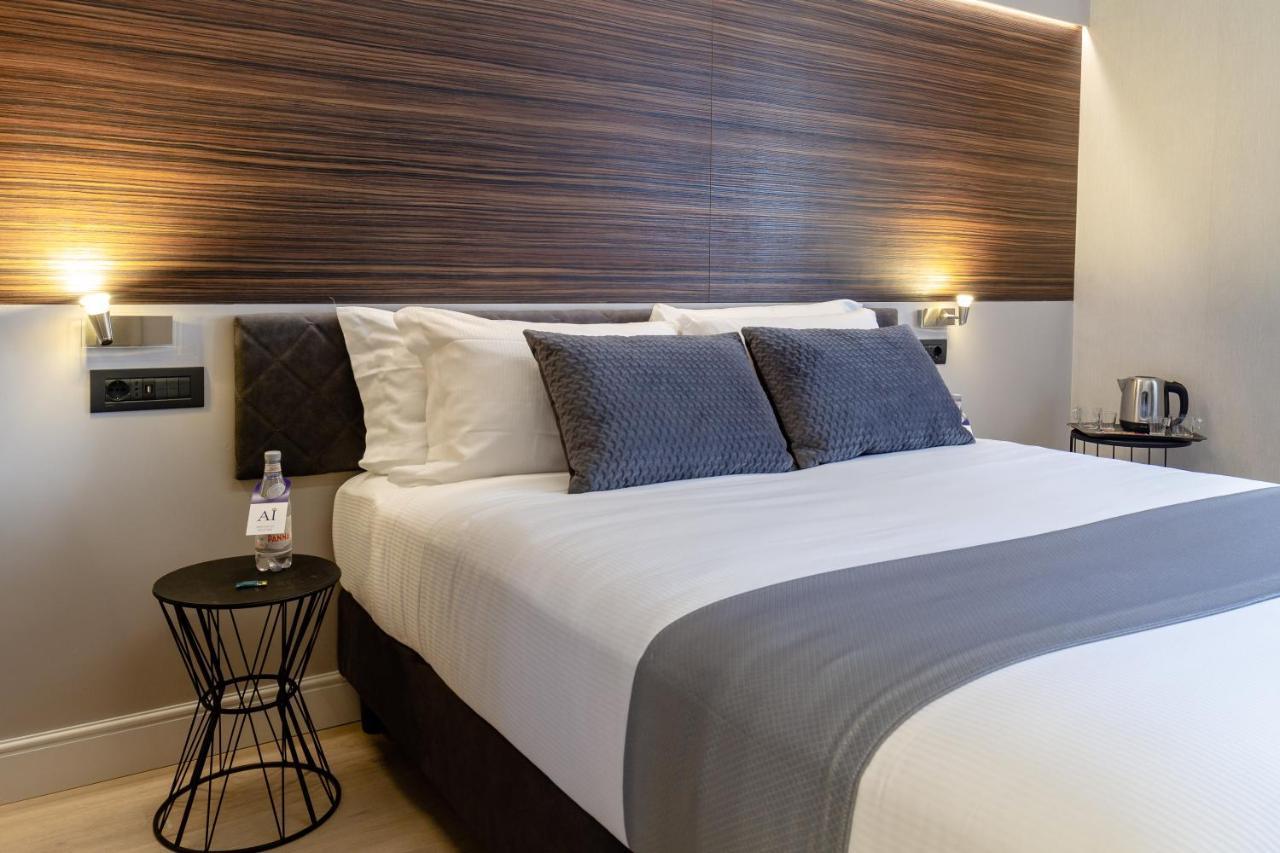 Aiello Hotels - Duomo Милан Экстерьер фото