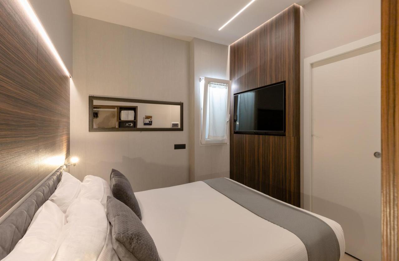 Aiello Hotels - Duomo Милан Экстерьер фото